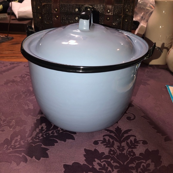 Other - VINTAGE BLUE ENAMELWARE POT WITH LID AND HANDLE